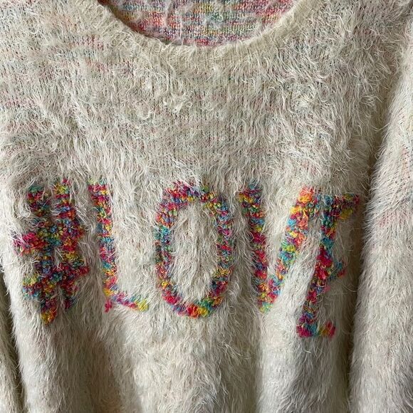 Le Lis Hashtag "Love" Eyelash Oversized Sweater Size Small - Picture 7 of 12